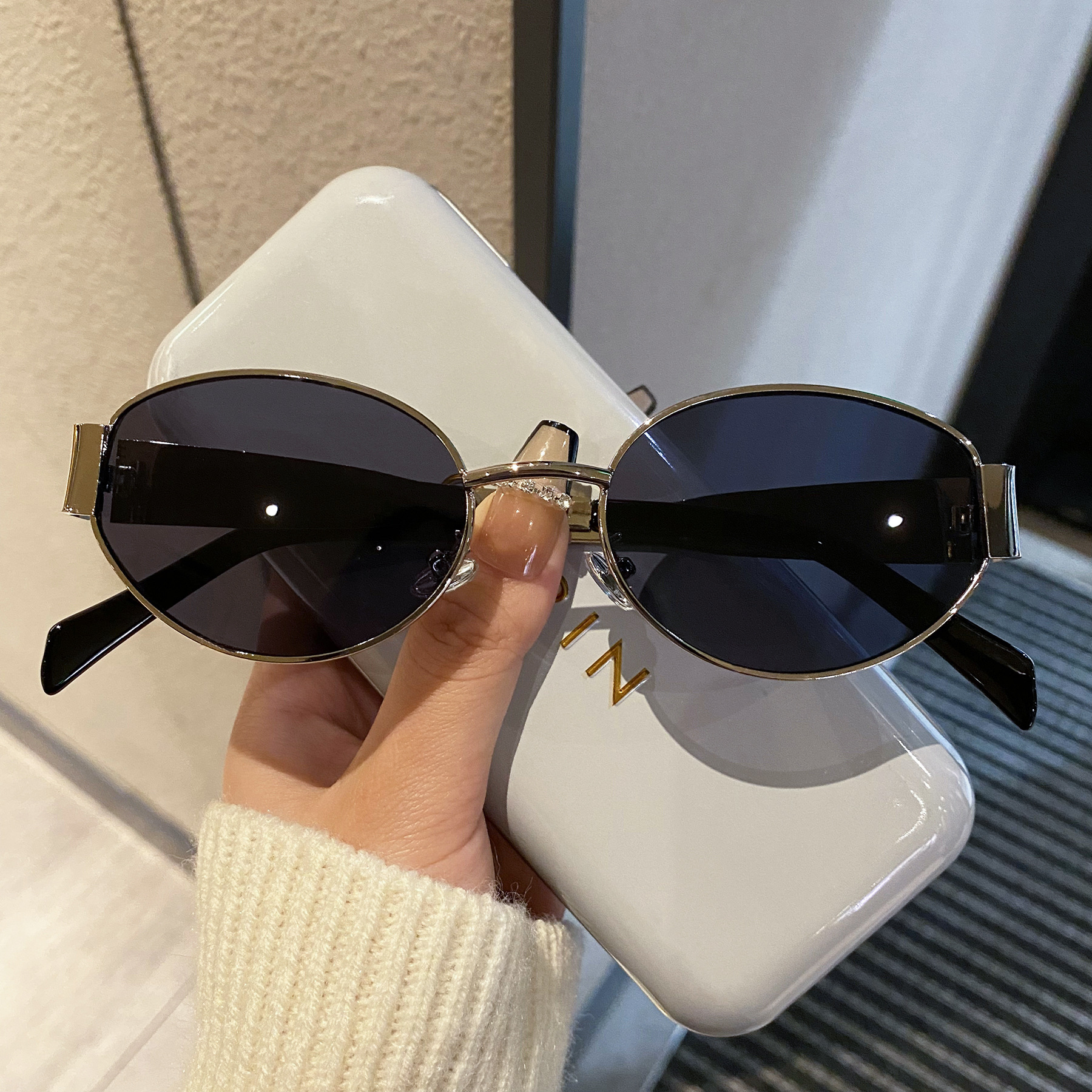 ✨ “High-End Round-Frame Sunglasses – Elegant Style for Women” ✨